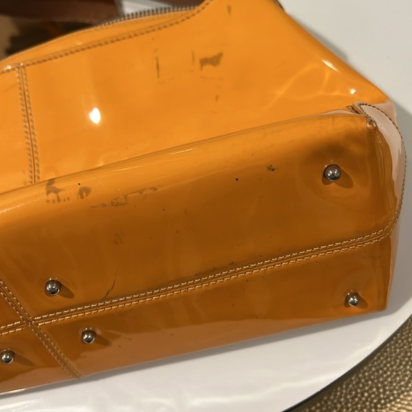 Tod’s Rehab Yellow Patent Leather Shoulder Bag with color transfer - Picture 17 of 17